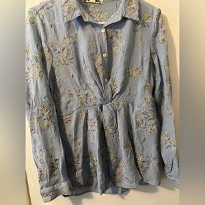 Hope Springs Floral Embroidery Twist Front Button Down Shirt Blue Size Medium